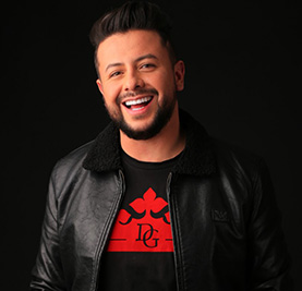 Diego A. Monroy se desempeÃ±a como arreglista y compositor.
