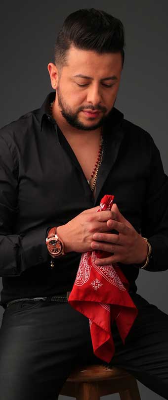 Diego A. Monroy se desempeÃ±a como arreglista y compositor.